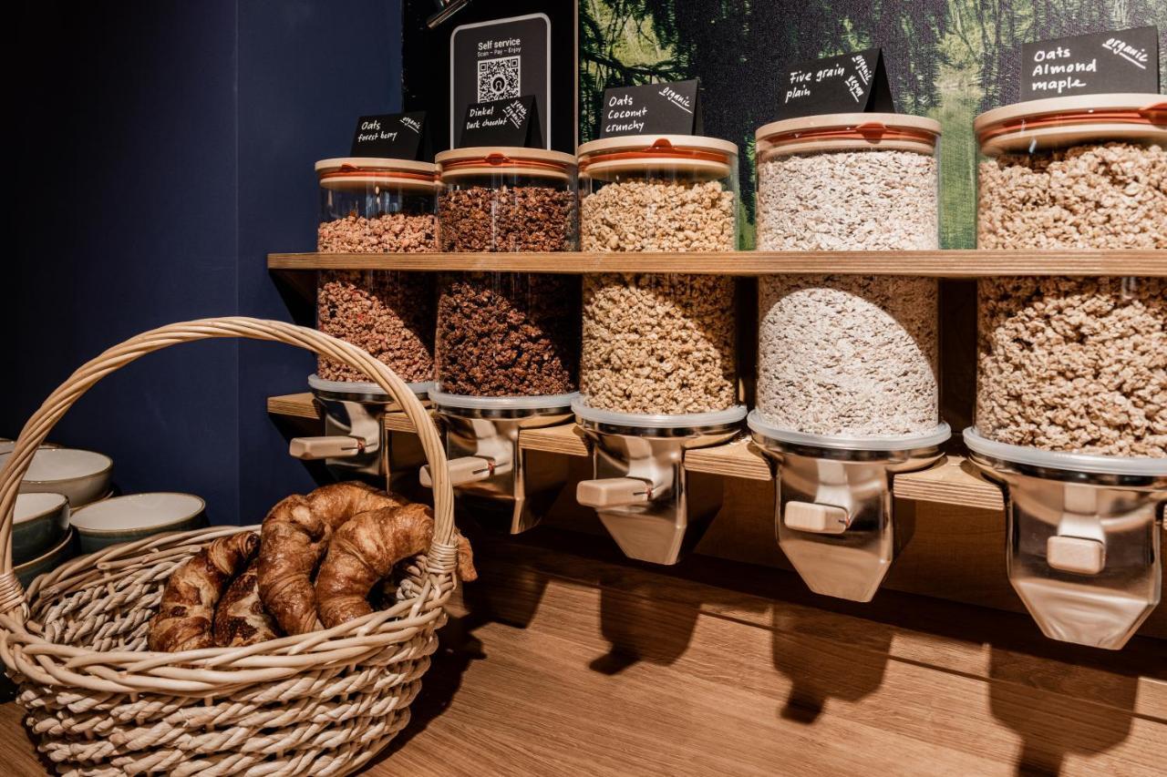 Capsule - Zurich Airport Hotel 3*