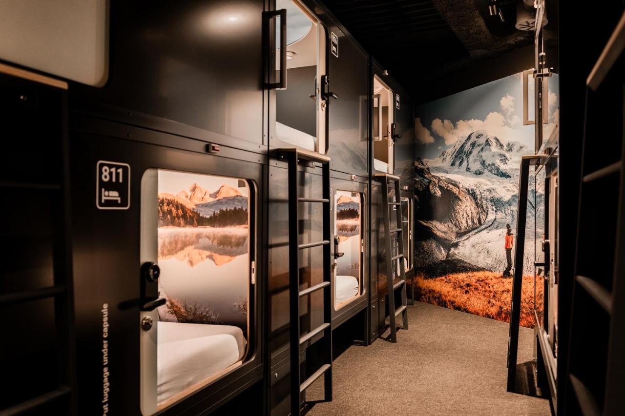 Hotel Capsule - Alpine Garden Zurich Airport